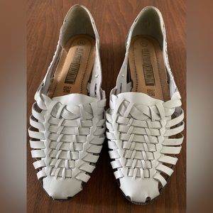 The Leather Collection, Crisp White Huarache Sandals! Ladies Size 8.5
